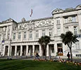 queens building small
