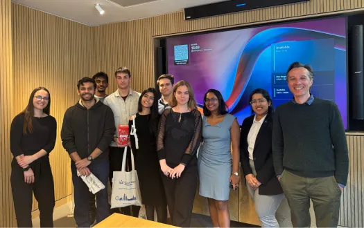 An image of qNomics students with the director, Leon