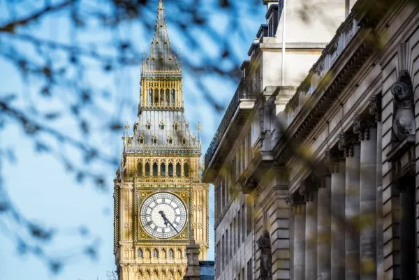A photo of Big Ben on a bright sunny day
