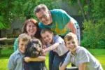 The Davis family: (L-R) Edward, Cheryl, Miles, Dad, Lucas – © Brain Tumour Research