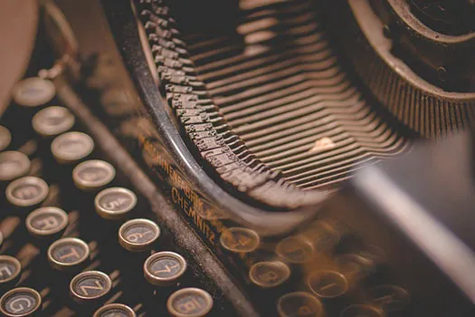 An old style typewriter