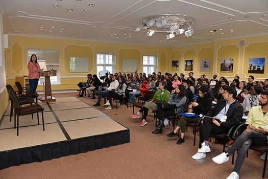 Study with leaders in commercial law