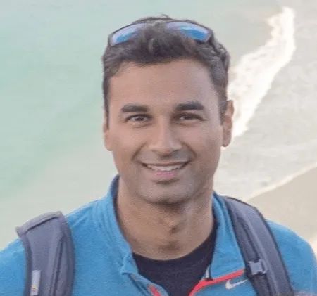 Headshot of alumnus Dr Harry Hothi