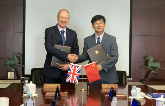 Photograph of Professor Colin Bailey and Mr Sheng Jianxue