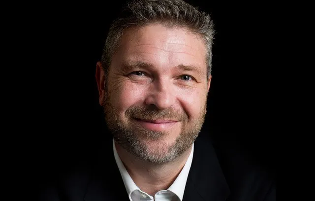 Dr Graham Easton