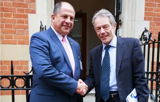 President Luis Guillermo Solís and Professor Simon Gaskell