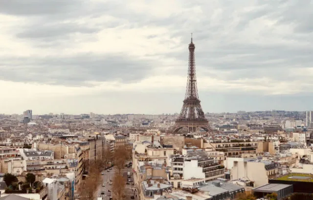 Queen Mary is expanding is LLM offering in Paris