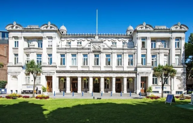 Queen's Building