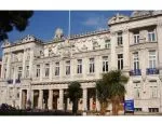 Queen's Building by Ewan Munro, Wikimedia Commons image