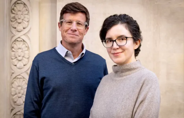 Pivot Fellow Natasha Blitvic and her mentor, Roman Stocker. Michael Lisnet/Simons Foundation