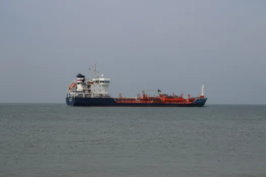 Cutting methane from gas-powered ships