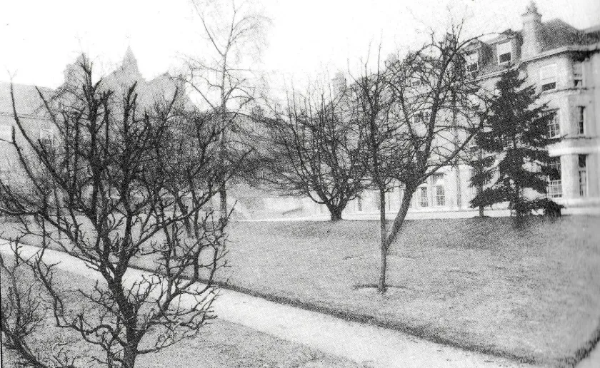 Black and white image of the Maynard Wing and Chapman Wing in Westfield College