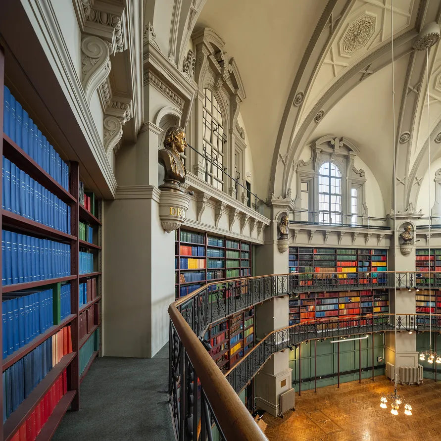 The Postgraduate Experience: Learning, Agency and Adaptation in Higher Education